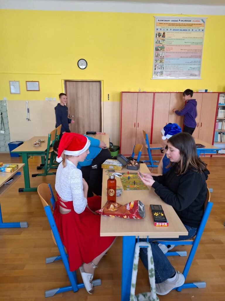 Kdo si hraje, nezlobí