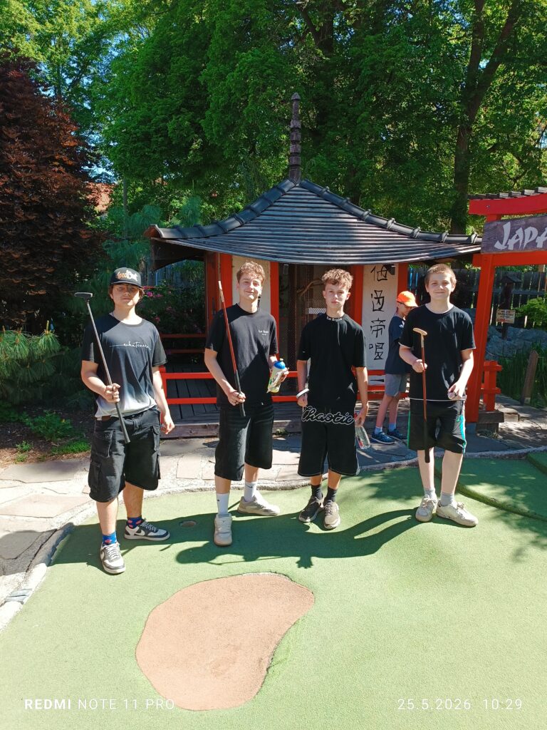 Jdeme hrát minigolf